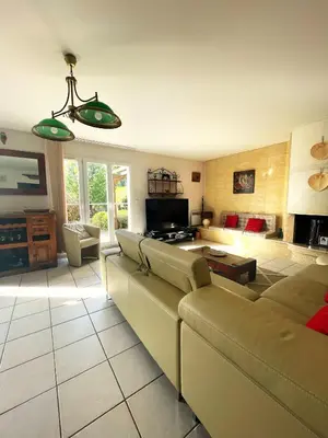 Télévision ou salle de divertissement dans l'établissement Maison calme et cosy à Port-en-Bessin près du golf et de la mer
