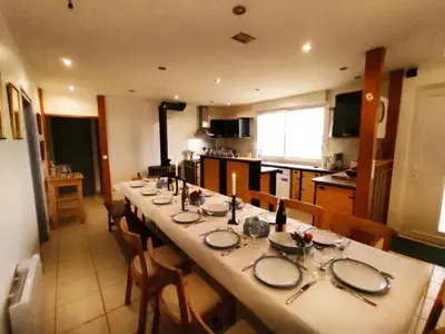 Cuisine ou kitchenette dans l'établissement Normandy Holiday Home