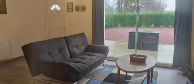 Coin salon dans l'établissement Gîte du domaine de la longue fosse