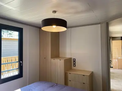 Un ou plusieurs lits dans un hébergement de l'établissement Cottage avec piscine à 300m de la plage