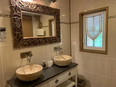 Salle de bains dans l'établissement Le Clos des Tilleuls - D Day Home - Gîte