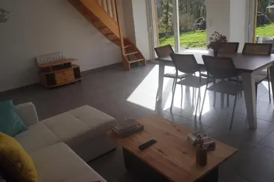 Coin salon dans l'établissement Le bois aux Ecureuils