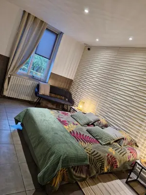 Un ou plusieurs lits dans un hébergement de l'établissement HÔTEL Le 6 3 Home PORT EN BESSIN Parking privé gratuit