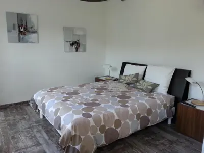 Un ou plusieurs lits dans un hébergement de l'établissement HÔTEL Le 6 3 Home PORT EN BESSIN Parking privé gratuit