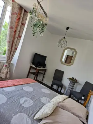 Un ou plusieurs lits dans un hébergement de l'établissement HÔTEL Le 6 3 Home PORT EN BESSIN Parking privé gratuit