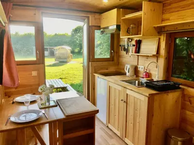 Cuisine ou kitchenette dans l'établissement 40min Mt St Michel 30min Mer Draps Serviettes Baie Normandie Cottage