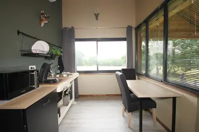 Cuisine ou kitchenette dans l'établissement Chambres d'hôtes La Difference-Le Pressoir
