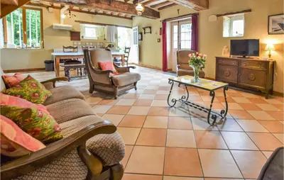 Cuisine ou kitchenette dans l'établissement Cozy Home In St Germain Du Pert