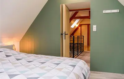 Un ou plusieurs lits dans un hébergement de l'établissement 3 Bedroom Amazing Home In La Hague