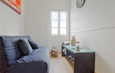 Coin salon dans l'établissement Gorgeous Home In Creances-Plage