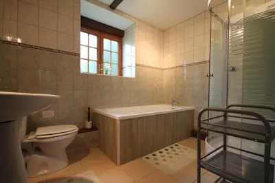 Salle de bains dans l'établissement Holiday home Le Pressoir