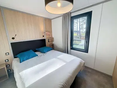 Un ou plusieurs lits dans un hébergement de l'établissement Jullouville: Villa 4 pers, proche plage, piscine chauffée - FR-1-361-534