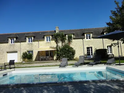 Piscine de l'établissement Gîte Les Petites Landes - Piscine privée proche plages ou située à proximité