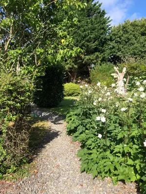 Jardin de l'établissement Jasmin Cottage with seasonal Swimming Pool