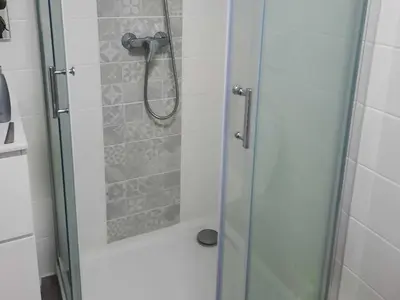 Salle de bains dans l'établissement Gîte LES DUNES 47C