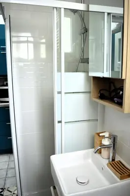 Salle de bains dans l'établissement La petite Marie-B, terrasse, plages à 250m