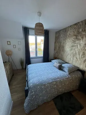 Un ou plusieurs lits dans un hébergement de l'établissement Escapade Romantique- Vue Port et Balcon Ensoleillé