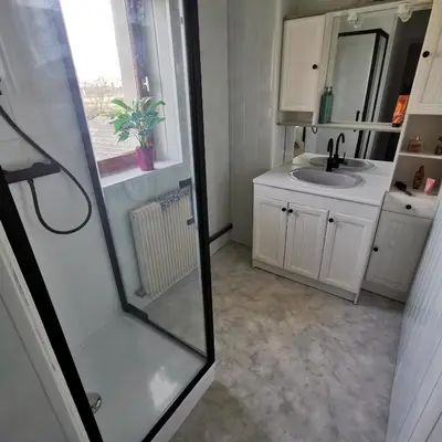 Salle de bains dans l'établissement Gite idéalement situé aux portes de Bayeux