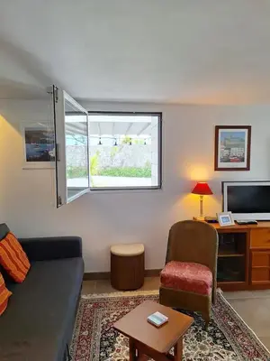Télévision ou salle de divertissement dans l'établissement Appartement moderne avec terrasse - proche mer