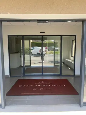 Façade ou entrée de l'établissement Ducey Appart'Hôtel - Les Rivières