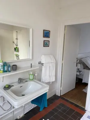 Salle de bains dans l'établissement AQUARELLE