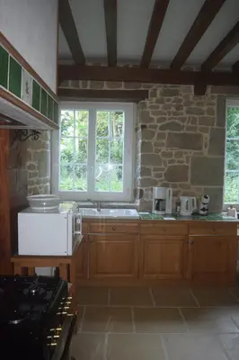 Cuisine ou kitchenette dans l'établissement Le Vieux Pressoir de La Forêt Auvray