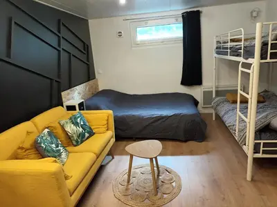 Un ou plusieurs lits dans un hébergement de l'établissement Studio cosy 2 à 4 pers parking privé