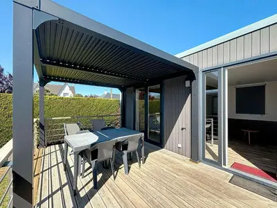 Balcon ou terrasse dans l'établissement Mobil-home 4* Grand Confort, 200m plage, piscine, fitness, parking, ménage inclus, Wi-Fi gratuit - FR-1-361A-75