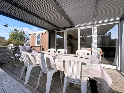 Balcon ou terrasse dans l'établissement Mobil-home tout confort près de la plage avec piscine chauffée, 3 chambres, terrasse et parking - FR-1-361A-74