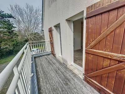 Balcon ou terrasse dans l'établissement Grande maison près plage Carolles, 5 chambres, jardin, parking, wifi gratuit – 10 pers. - FR-1-361-537
