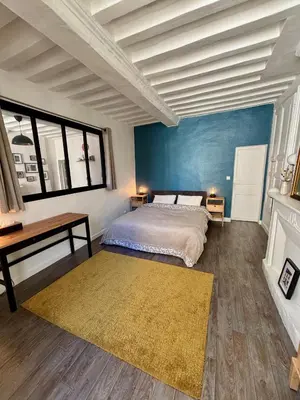 Un ou plusieurs lits dans un hébergement de l'établissement Cosy getaway in historic Bayeux