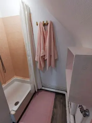 Salle de bains dans l'établissement Studio Cosy avec Parking Privé