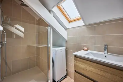 Salle de bains dans l'établissement Au Jardin de Mel - Appt à moins d'1 km de la plage