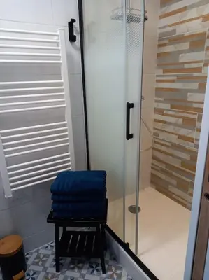 Salle de bains dans l'établissement Maison 100m de la plage les pieds dans l'eau