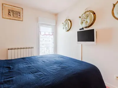 Télévision ou salle de divertissement dans l'établissement Apartment Les Lofts-17 by Interhome