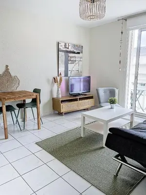 Télévision ou salle de divertissement dans l'établissement CABOURG - 2 PIÈCES avec Balcon et parking- Hyper Centre et Plage