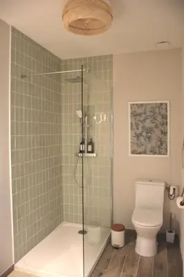 Salle de bains dans l'établissement Domaine des cyprès