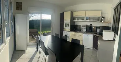 Cuisine ou kitchenette dans l'établissement Le calme et l'air marin