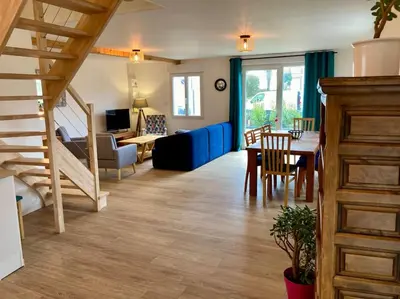 Coin salon dans l'établissement Rive gauche (bord de mer)