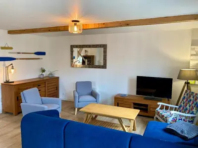 Télévision ou salle de divertissement dans l'établissement Rive gauche (bord de mer)