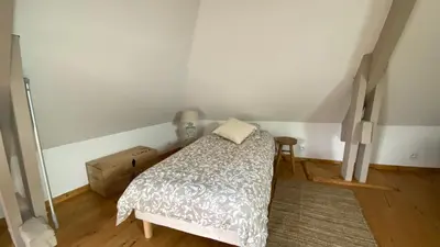 Un ou plusieurs lits dans un hébergement de l'établissement Gîte avec jacuzzi proche de Bayeux