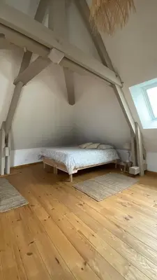 Un ou plusieurs lits dans un hébergement de l'établissement Gîte avec jacuzzi proche de Bayeux