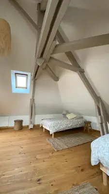 Un ou plusieurs lits dans un hébergement de l'établissement Gîte avec jacuzzi proche de Bayeux