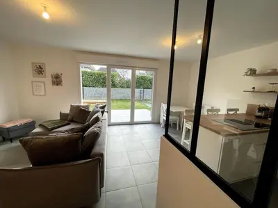 Cuisine ou kitchenette dans l'établissement Freesia, Maison neuve avec jardin et garage