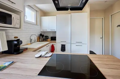 Cuisine ou kitchenette dans l'établissement La Grange des Ours - Proche de la plage