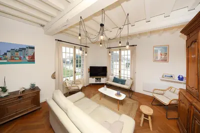 Télévision ou salle de divertissement dans l'établissement La Belle Etoile - Maison avec grand jardin