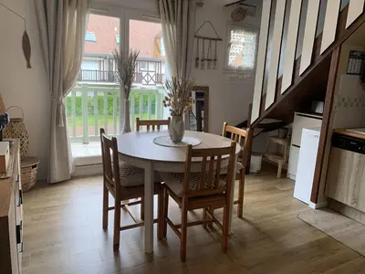 Cuisine ou kitchenette dans l'établissement Duplex à 100m de la plage, balcon et parking gratuit - 4 pers. - FR-1-465-108
