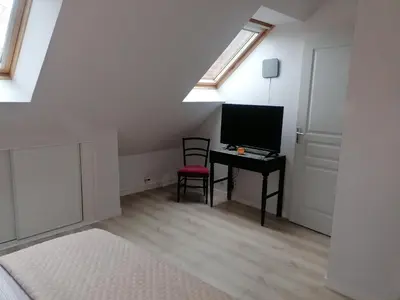 Télévision ou salle de divertissement dans l'établissement La Planche