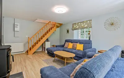 Coin salon dans l'établissement Stunning Home In Dangy With Wifi
