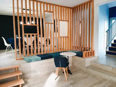 Coin salon dans l'établissement La Belle du bois